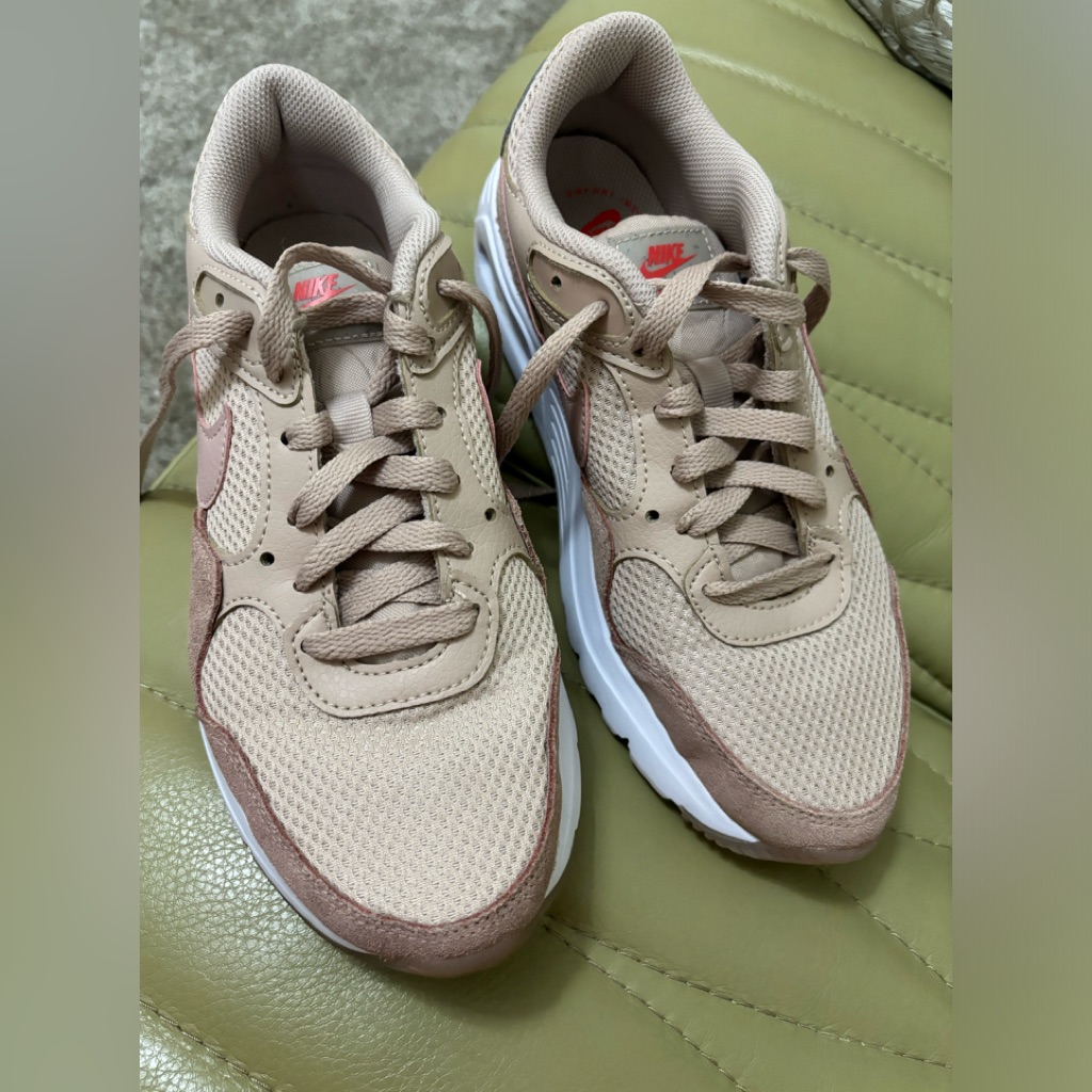 Nike Air Ladies Size 8 - Worn Once Or Twice As You Can See In Photos- Color Pink